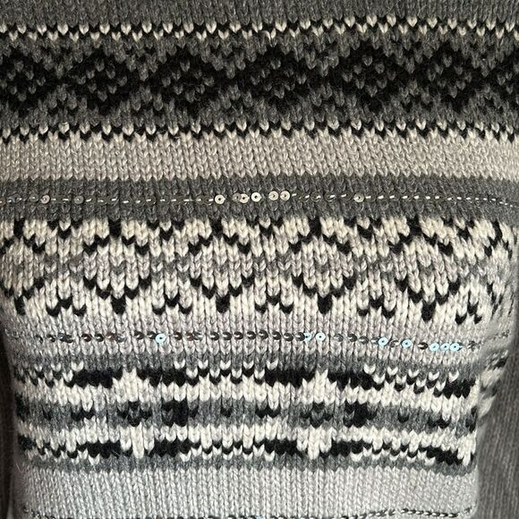 NWT Old Navy Gray and Black Sequin Knit Sweater. Size Medium - Picture 2 of 8